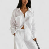 Set asortat minimalist, lejer, cu cămașă și pantaloni