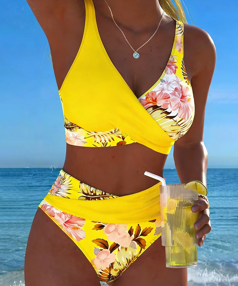 Costum de baie cu imprimeu floral contrastant și deschidere