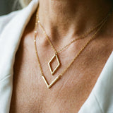 Helmi™ | Colier elegant cu pandantiv geometric în formă de V