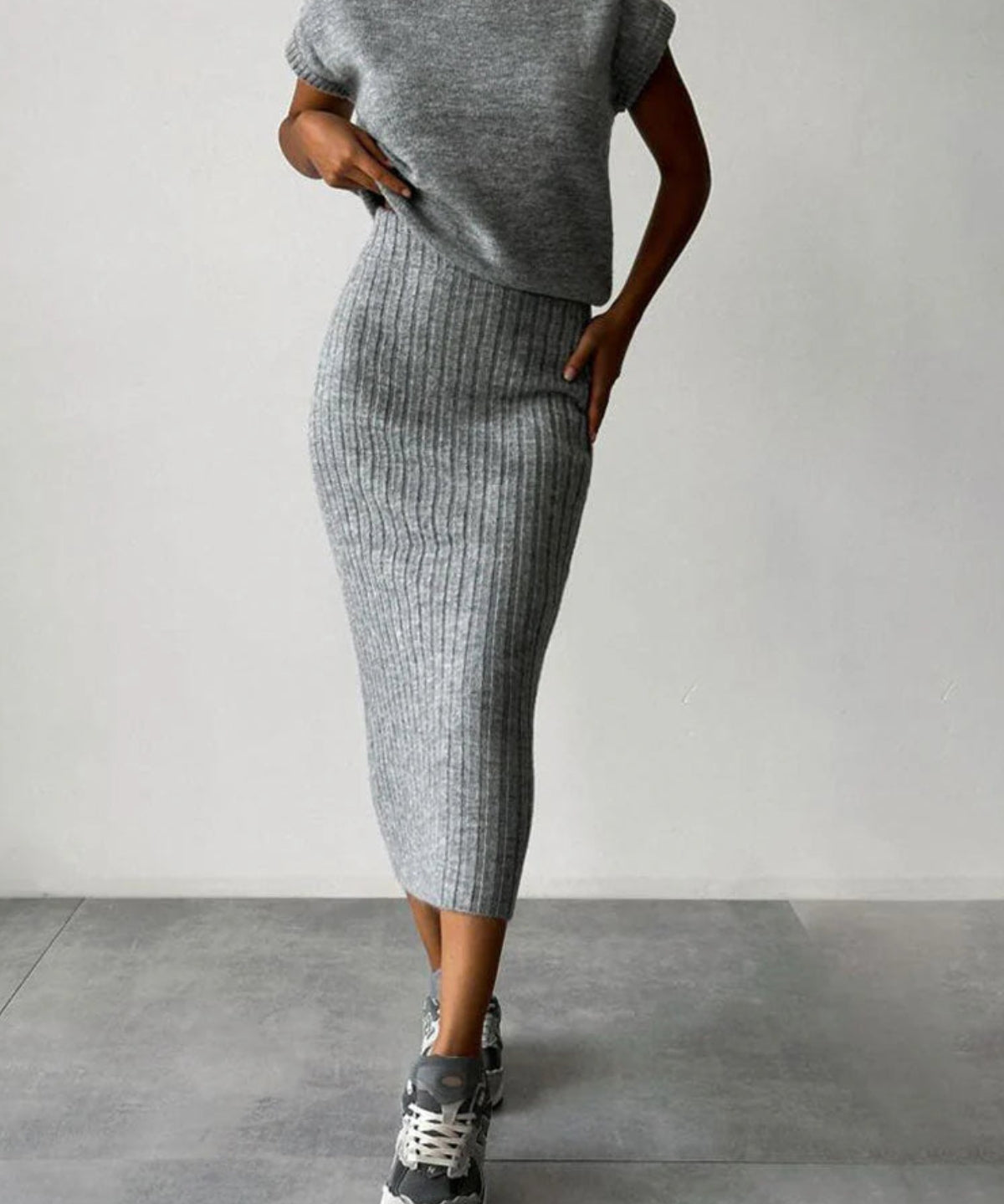 Set Asortat: Top Tricotat Gros și Fustă Midi Tricotată cu Talie Înaltă