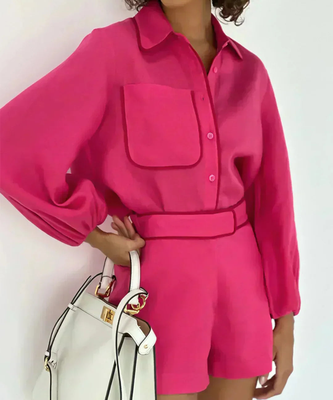 Set de pantaloni scurți și in cu detalii contrastante