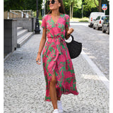 Julia - Rochie elegantă cu decolteu în V și croială care modelează silueta.