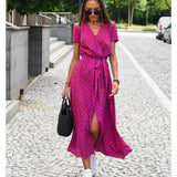 Julia - Rochie elegantă cu decolteu în V și croială care modelează silueta.