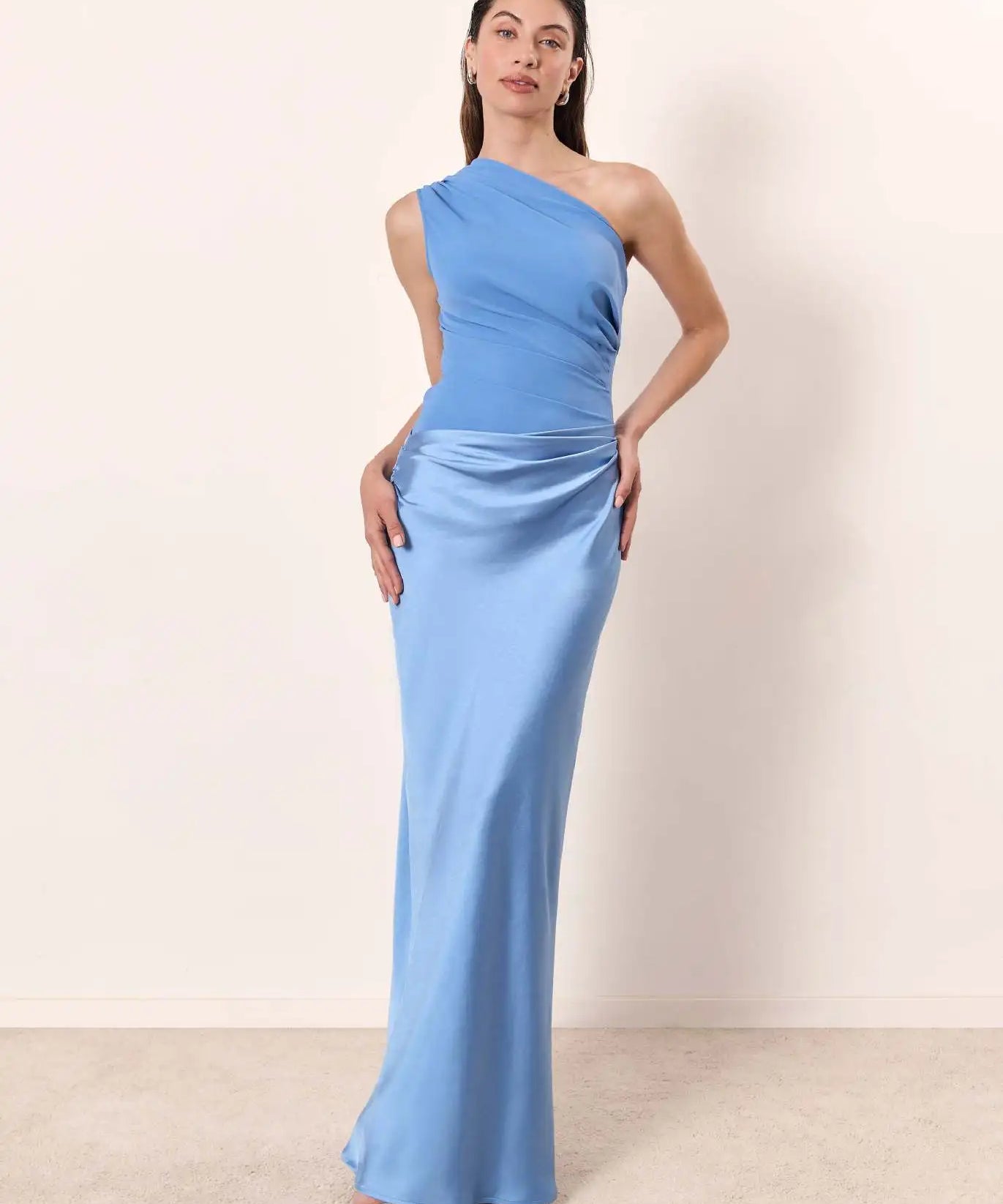 Sophia | Rochie Maxi din Satin cu Un Umăr